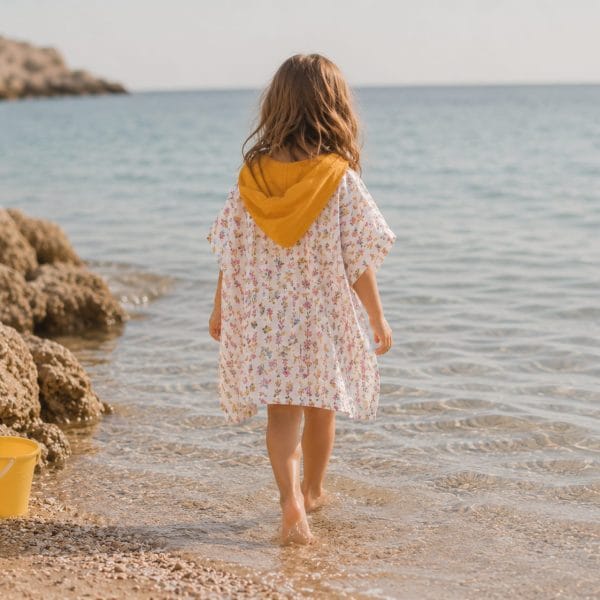 pončo za plažu cvjetići sa žutom kapuljačom
