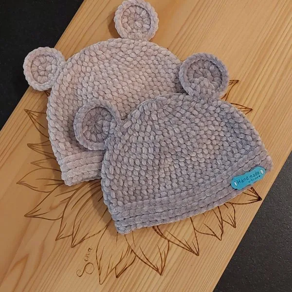 poklon set za bebe ručno heklana kapica i personalizirana dekica